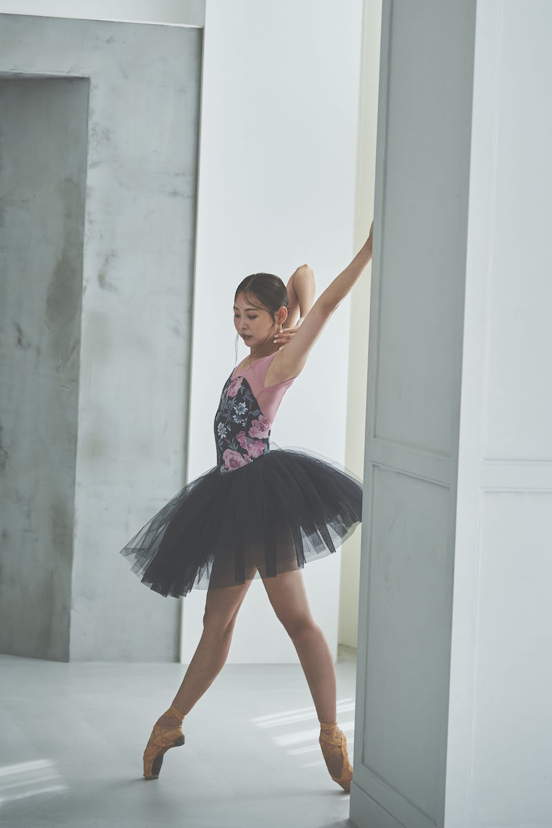 stina / type H half sleeve / old flower black