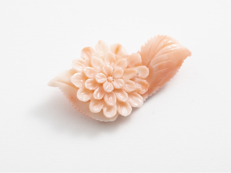 高知の珊瑚ブローチ小 ダリアA -【当店限定】すべて1点もの、高知から